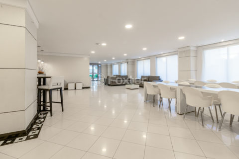 Image 37 - 1015542