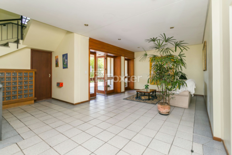 Image 25 - 956542