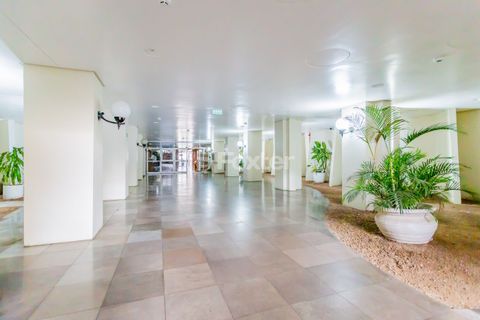 Image 31 - 979973