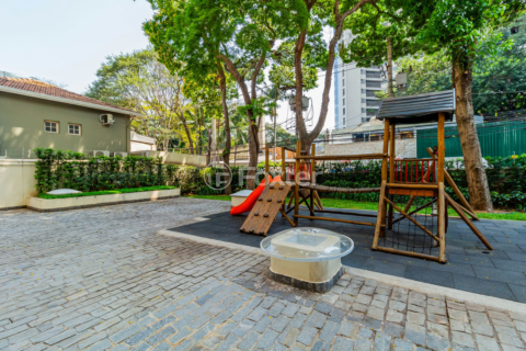 Image 11 - 1028151
