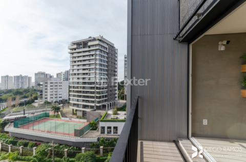 Image 21 - 883280