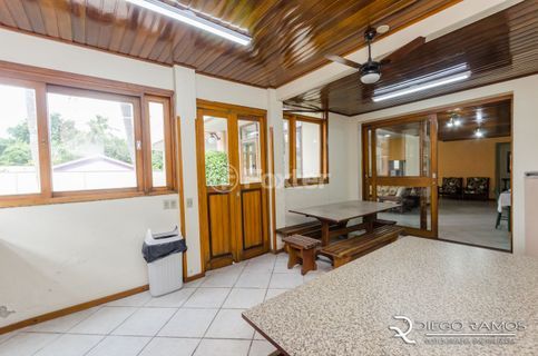 Image 33 - 1012943