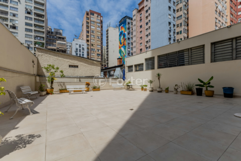 Image 33 - 956672