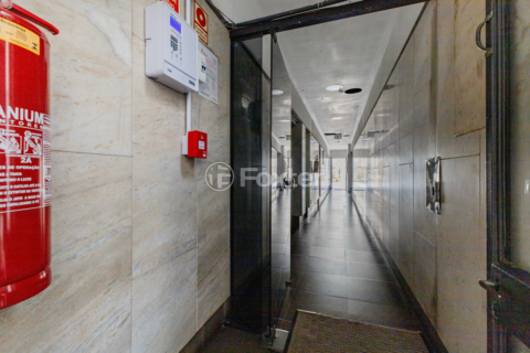 Image 31 - 956672