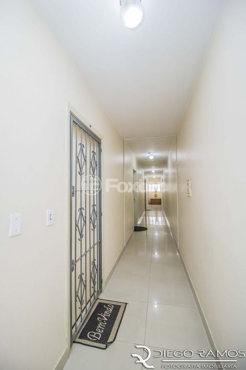 Image 20 - 878600