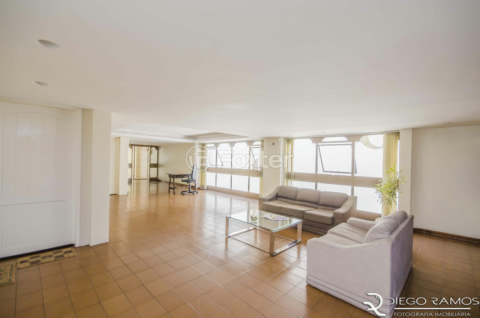 Image 33 - 1017341