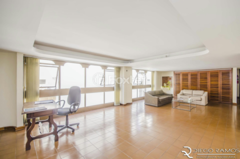 Image 34 - 1017341