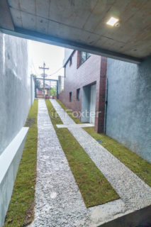 Image 7 - 990046