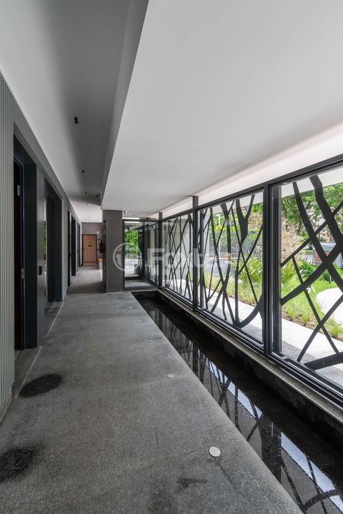 Image 30 - 897930
