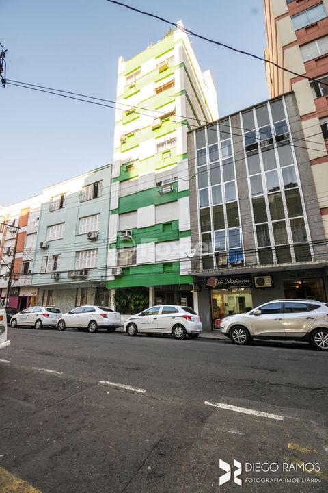 Image 21 - 906326