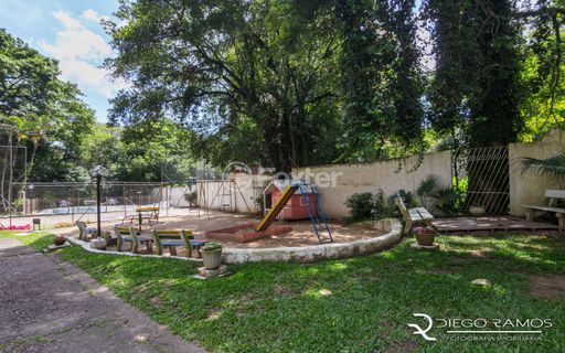 Image 29 - 1000491