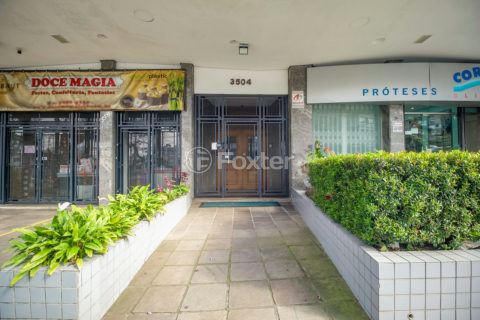 Image 17 - 1037352