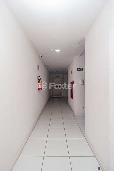 Image 27 - 985982