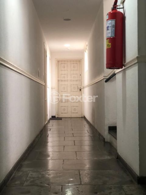 Image 22 - 270927