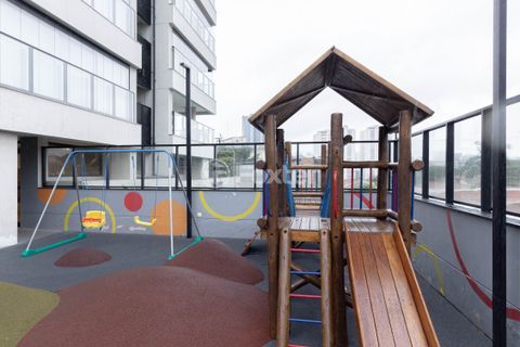 Image 30 - 327508