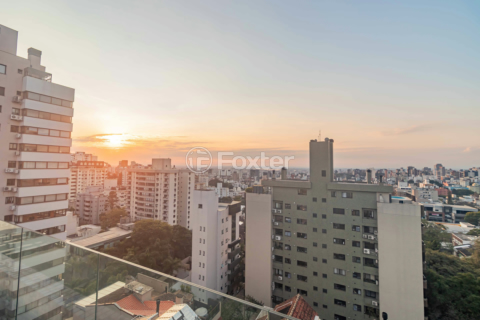 Image 21 - 879952