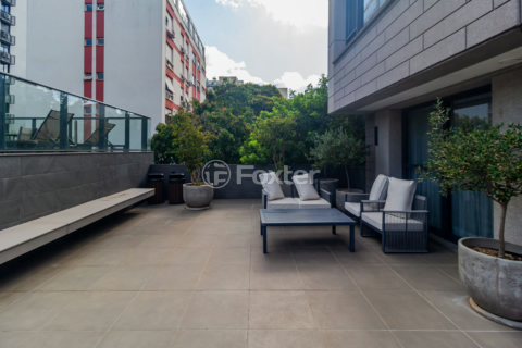 Image 39 - 1001054