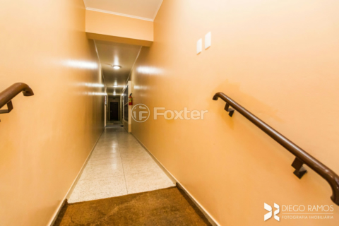 Image 34 - 898055