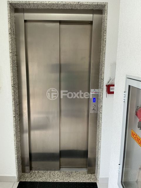 Image 21 - 928612