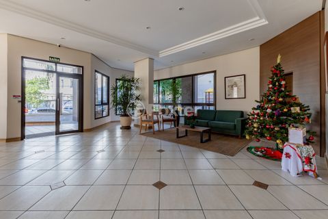 Image 44 - 1028132