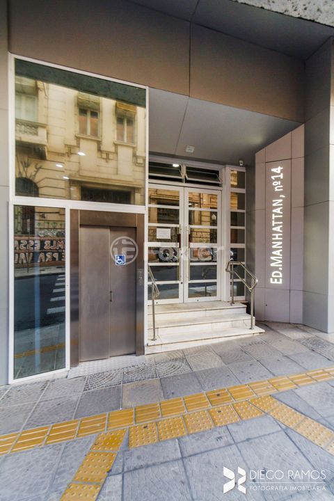 Image 32 - 878185