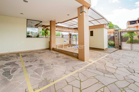 Image 34 - 1001072