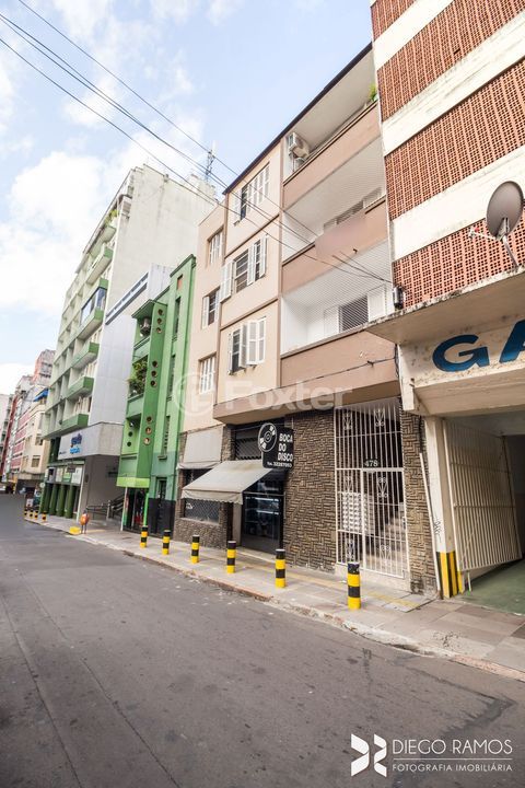 Image 21 - 993742