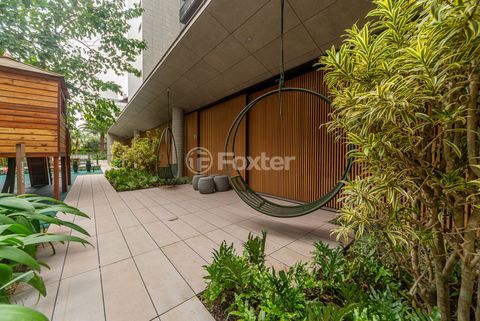 Image 32 - 882758