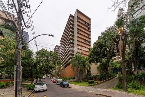 Image 21 - 882758