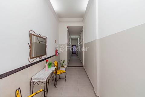 Image 37 - 982098