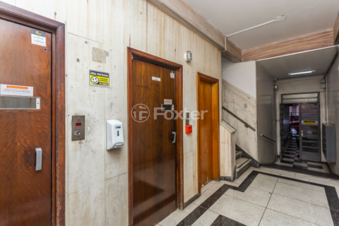 Image 31 - 882257