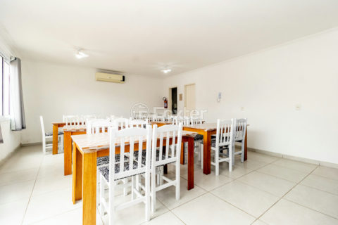 Image 33 - 1037588