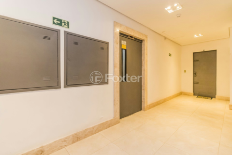 Image 4 - 1017941