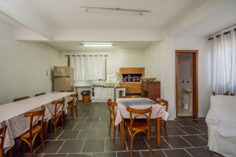 Image 29 - 1004099