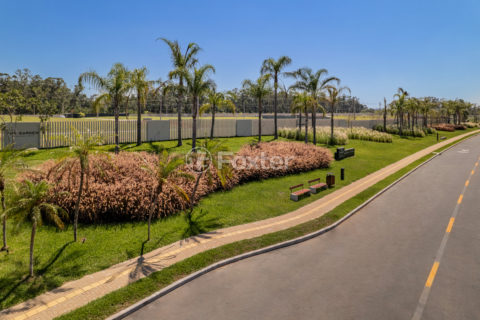 Image 8 - 1040076