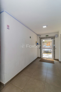 Image 35 - 749260