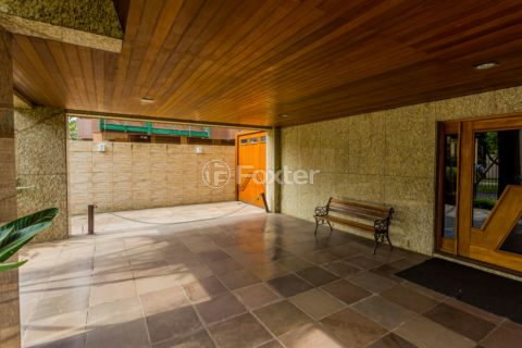 Image 37 - 225743