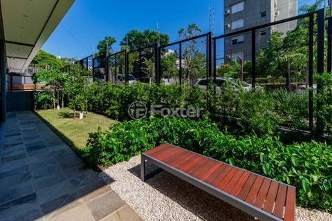 Image 30 - 1002939