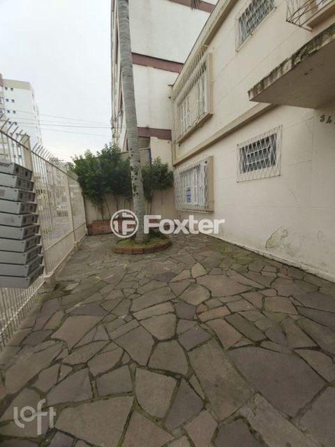 Image 17 - 887957