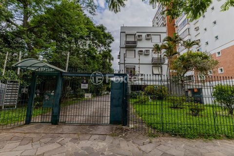 Image 21 - 941825