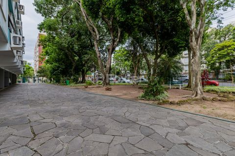 Image 23 - 941825