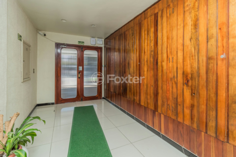 Image 32 - 1001093