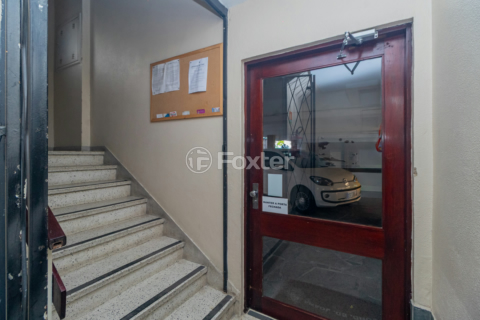 Image 37 - 1001373