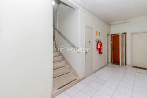 Image 21 - 228226
