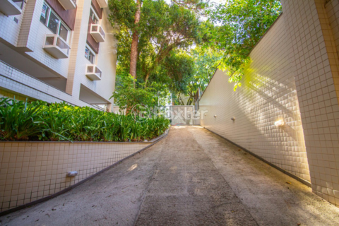 Image 33 - 233241