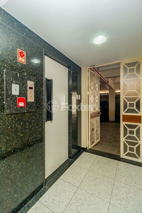 Image 28 - 953556