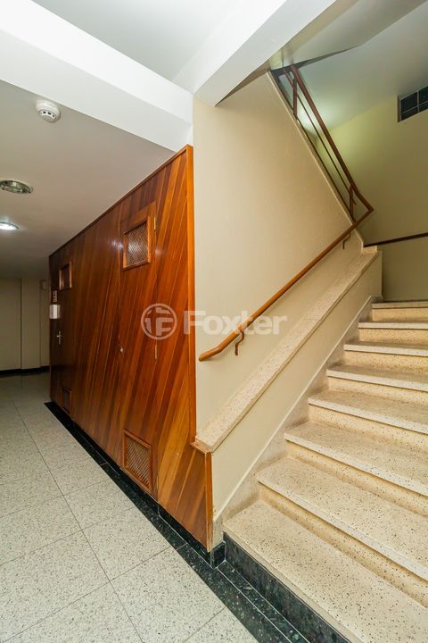 Image 29 - 953556