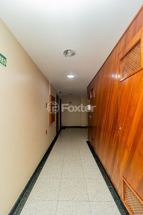 Image 30 - 953556