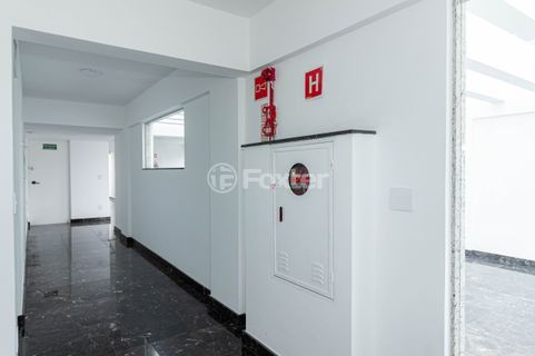 Image 30 - 933685