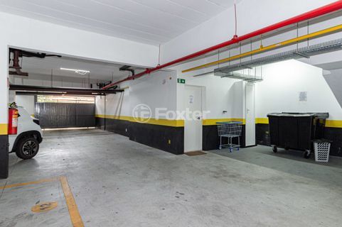 Image 49 - 933685